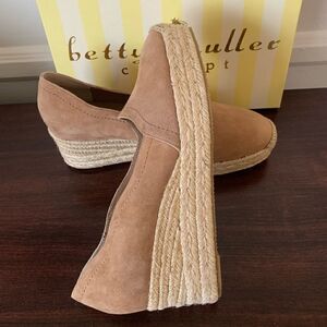 Bettye muller Women’s concept reese leather upper / lining wedge pump Sz 8,5 NIB